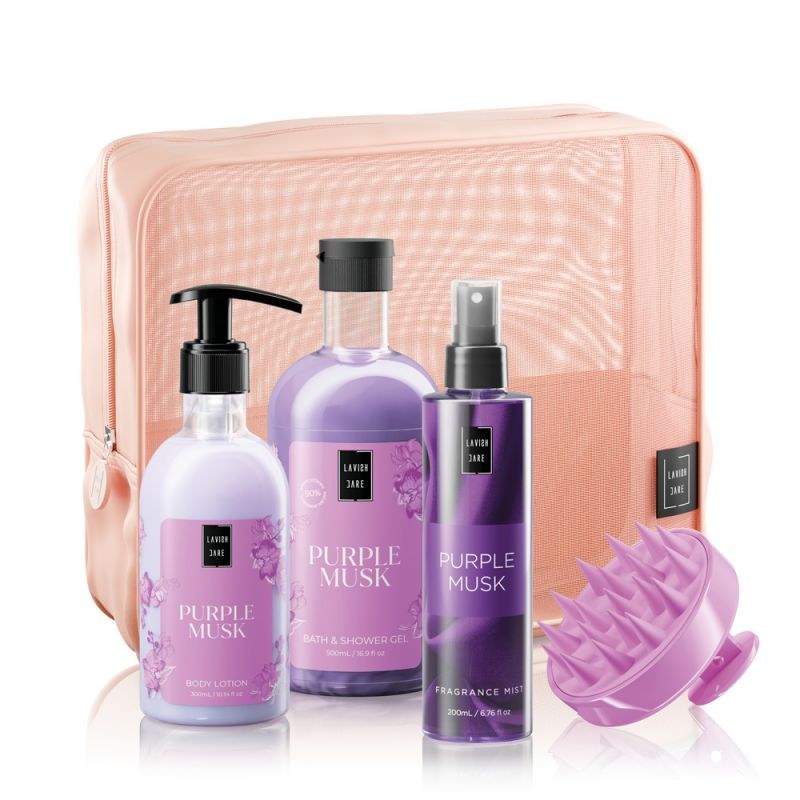 LAVISH CARE Purple Musk Body Care Bag Gift Set Σετ Περιποίησης Σώματος με Νεσεσέρ Αφρόλουτρο 500ml & Κρέμα Σώματος 300ml & Αρωματικό Σπρέι Σώματος 200ml