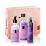 LAVISH CARE Purple Musk Body Care Bag Gift Set Σετ Περιποίησης Σώματος με Νεσεσέρ Αφρόλουτρο 500ml & Κρέμα Σώματος 300ml & Αρωματικό Σπρέι Σώματος 200ml