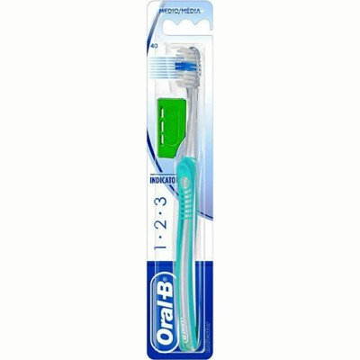 ORAL-B 1-2-3 Indicator Medium Οδοντόβουρτσα Μέτρια με Καπάκι Χρώμα Γαλάζιο 1τμχ