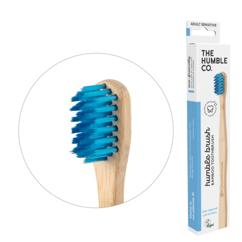 THE HUMBLE CO. Adult Sensitive Toothbrush Οδοντόβουρτσα απο Μπαμπού για Ευαίσθητα Ούλα και Δόντια Χρώμα Μπλέ 1τμχ