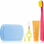 CURAPROX Travel Set Πακέτο Ταξιδιού Στοματικής Υγιεινής με Οδοντόκρεμα 10ml, Οδοντόβουρτσα Πτυσσόμενη, Μεσοδόντιο Βουρτσάκι Καθαρισμού & Κουτί Μεταφοράς Χρώμα Γαλάζιο 1τμχ